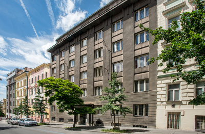 Sídlo Katedry řízení a supervize v sociálních a zdravotnických organizacích FHS UK v Máchově ulici v Praze 2