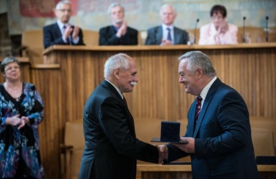 Bedřich Moldan obdržel medaili Za zásluhy o rozvoj vědy (Foto: IForum)