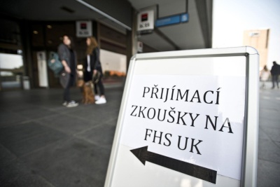 Přihlaste se do bakalářského nebo magisterského studia na FHS
