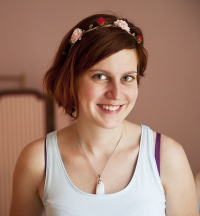 Anna Puobišová, absolventka oboru Studium humanitní vzdělanosti. Pracuje jako masérka a vychovatelka. Věnuje se i arteterapii.