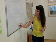 Karolína Dohnalová, absolventka oboru Studium humanitní vzdělanosti na FHS UK. Pracuje jako lektorka českého jazyka na Slezské univerzitě v Katovicích v Polsku