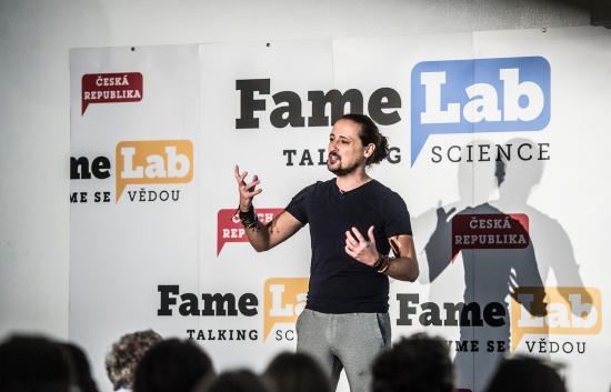 Matouš Veselský na vědecké popularizační akci FameLab, foto: archiv MV