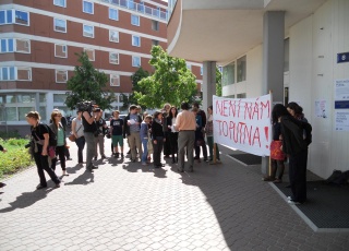 Symbolické zahájení protestů "Není nám to Putna!" ze dne 20. května 2013