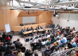 Debata věnovaná budoucnosti a identitě fakulty 13. května 2013